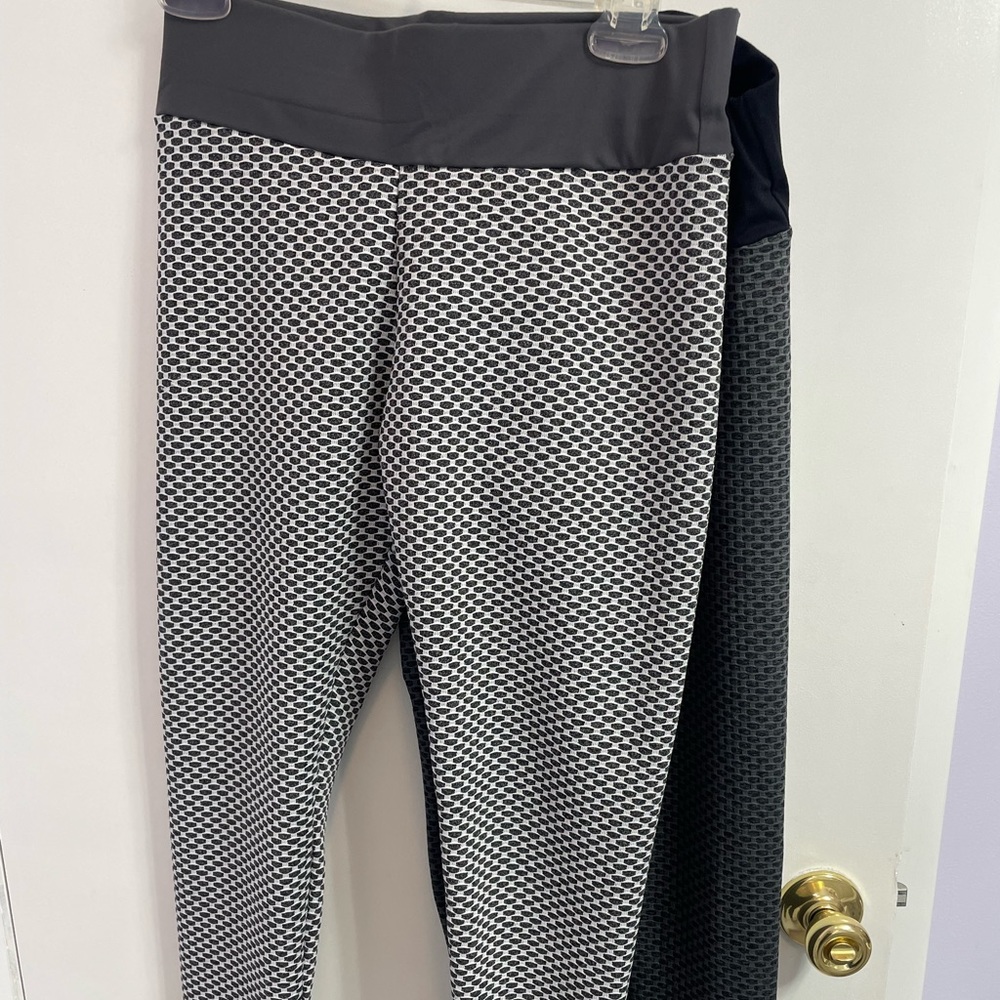 2 pairs of leggings